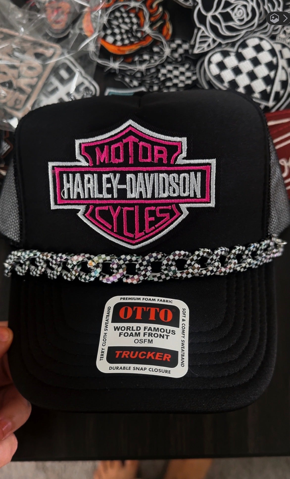 Pink w check chain
