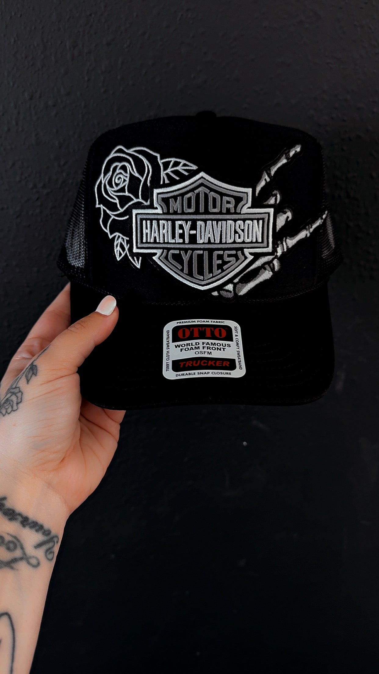 Black rose trucker